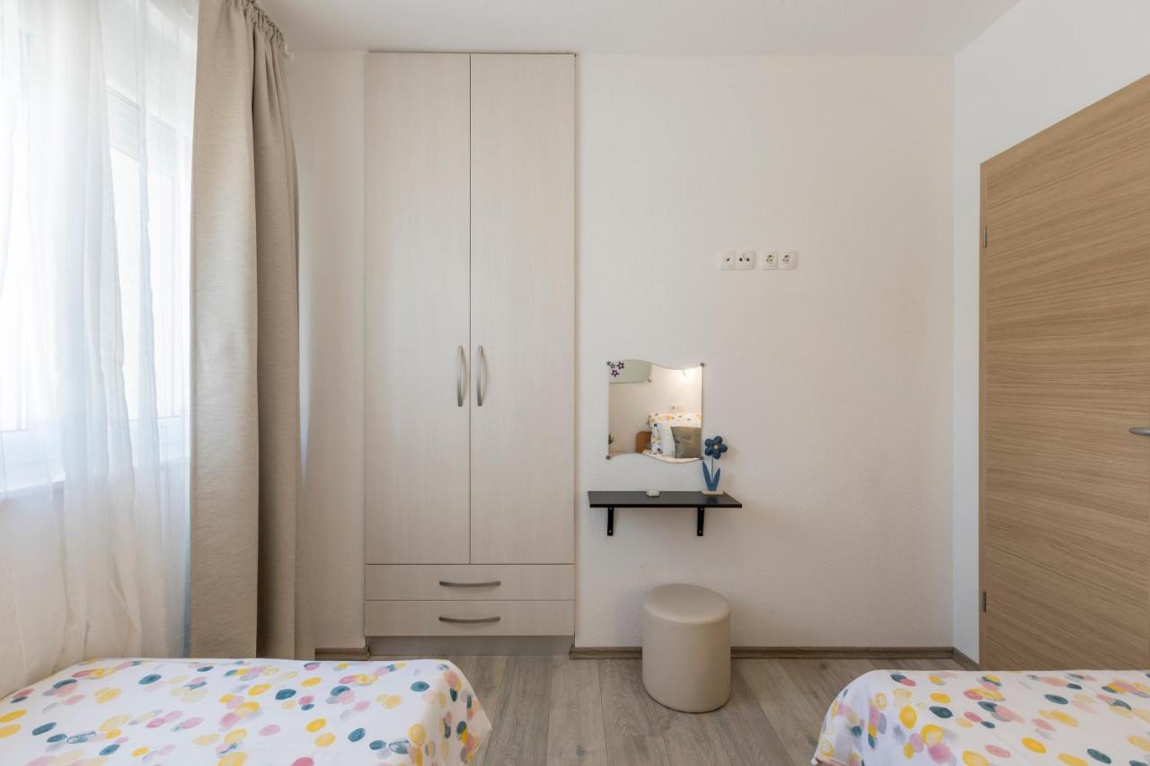 Apart Sa Terasom 250M Od Plaze,Parking,Wi Fi,Rostilj 트로기르 외부 사진
