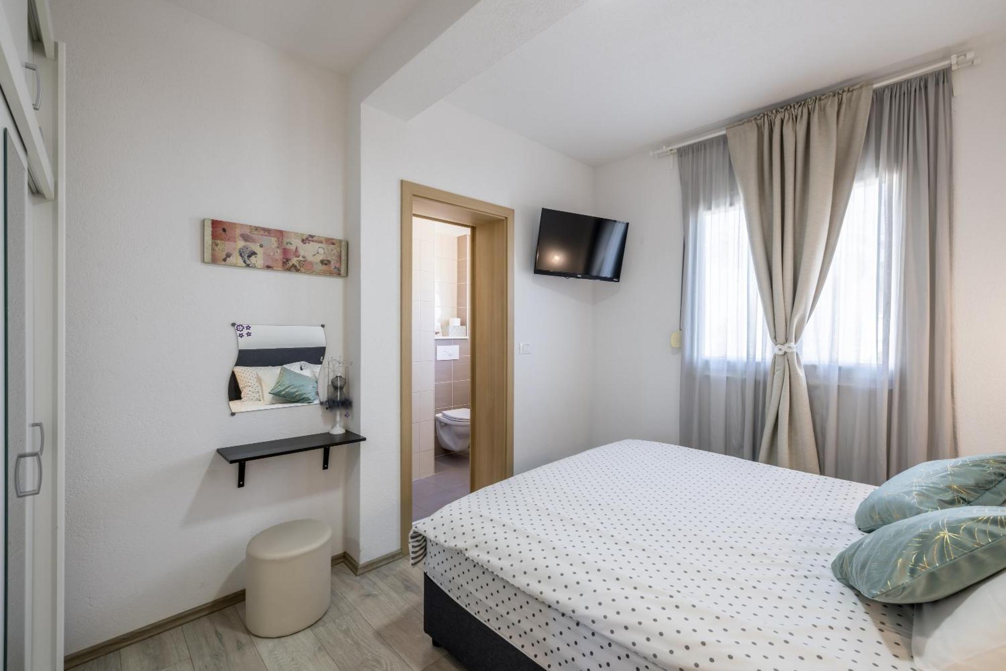 Apart Sa Terasom 250M Od Plaze,Parking,Wi Fi,Rostilj 트로기르 외부 사진